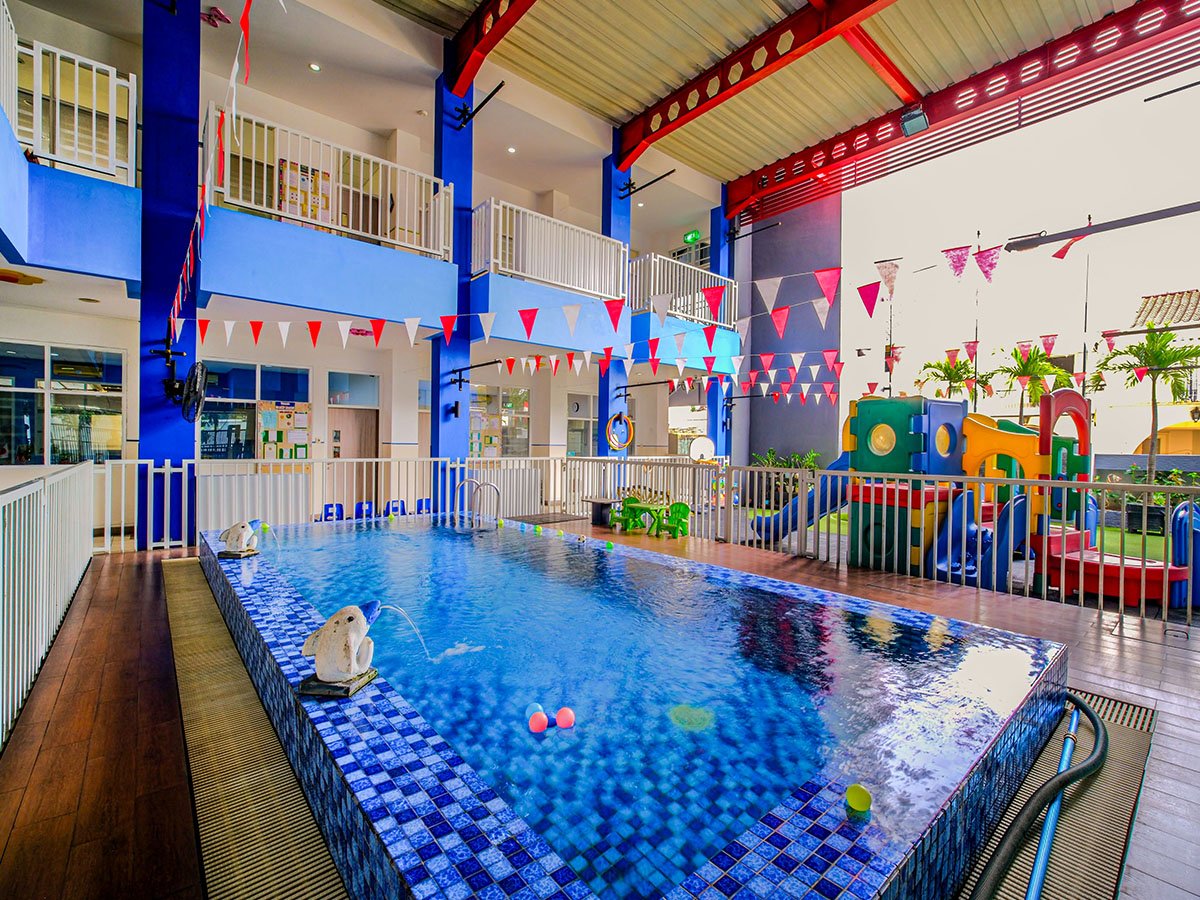 Children's swimming pool inside the Kids Center Intercon building